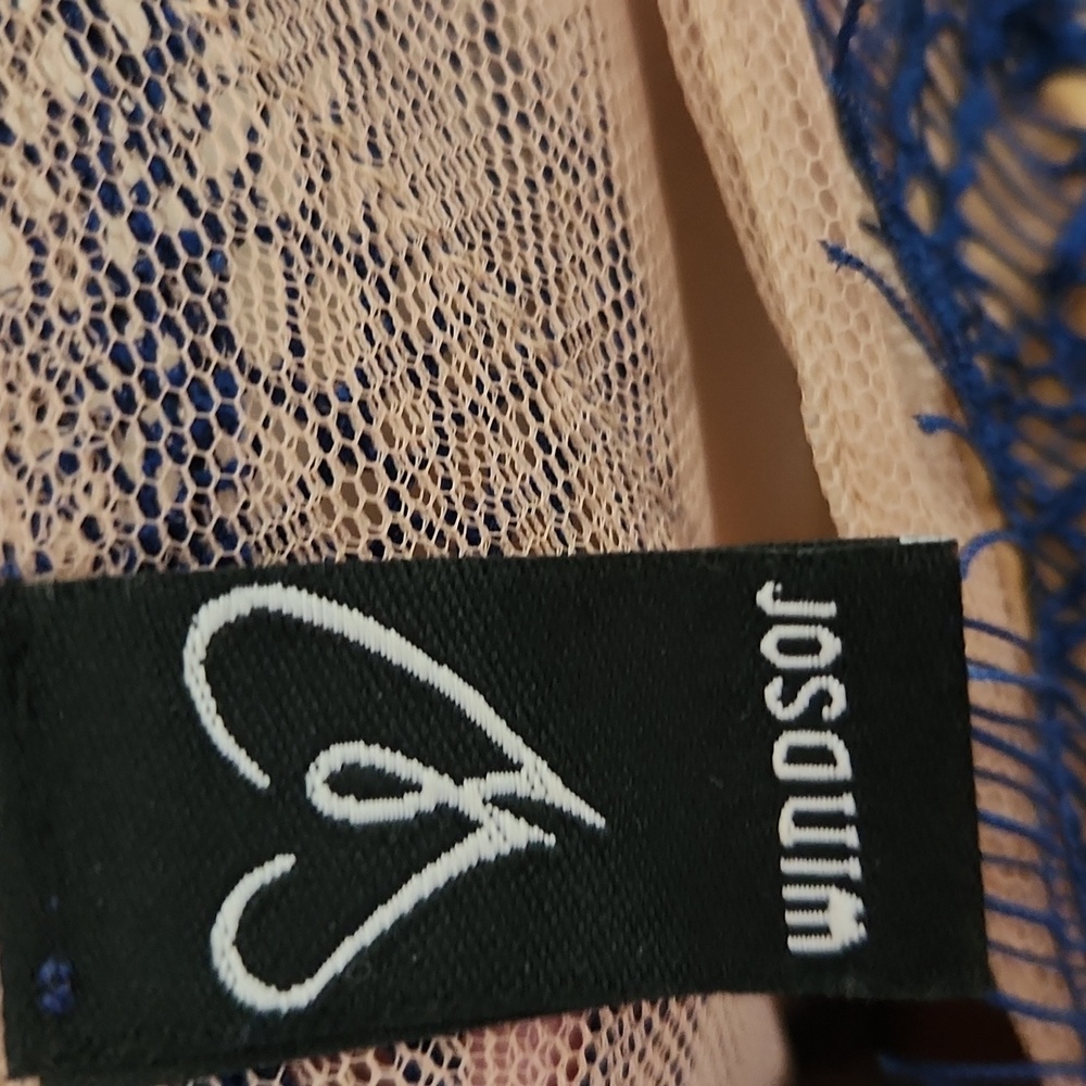 Small Windsor Sleeveless Dress - Picture 2 of 3